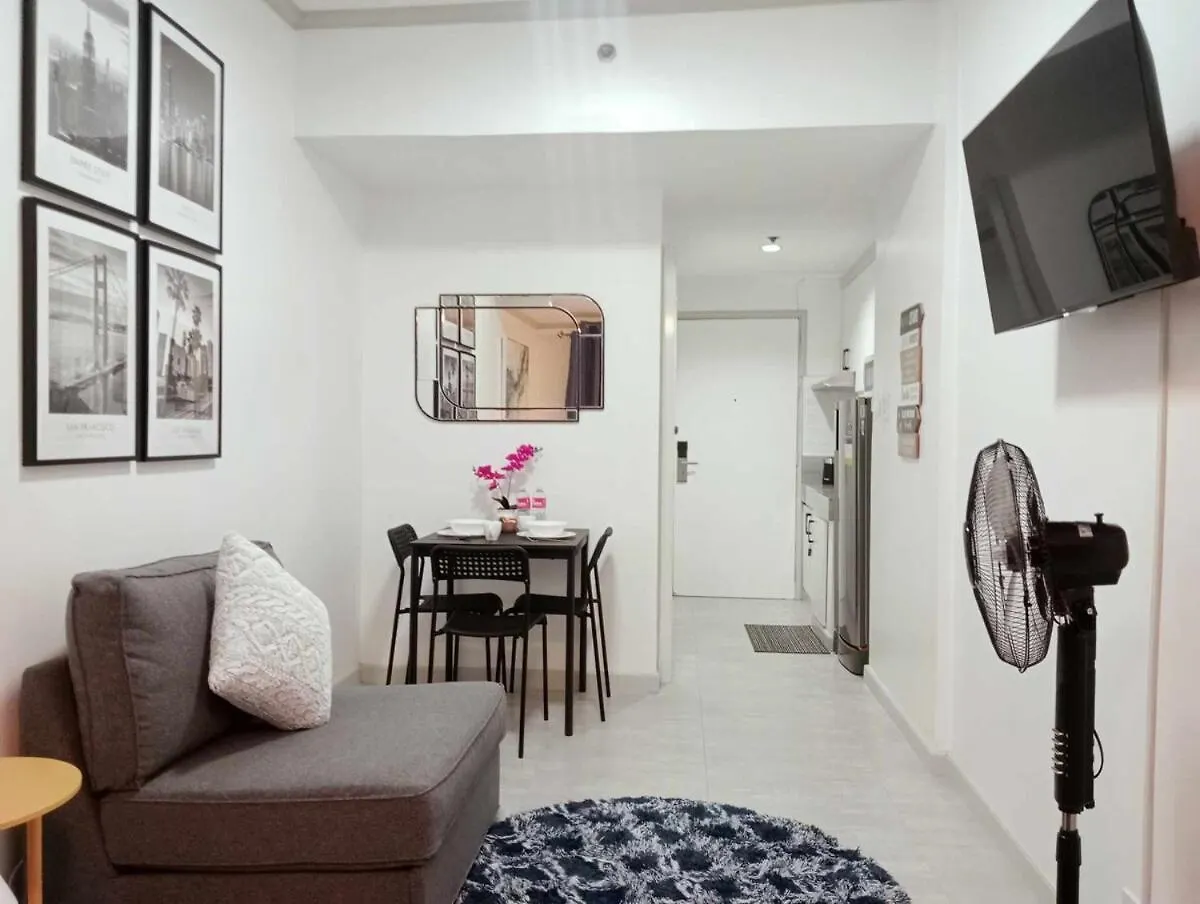 Apartment Downtown Makati Malls And Bars At Your Doorsteps Manila