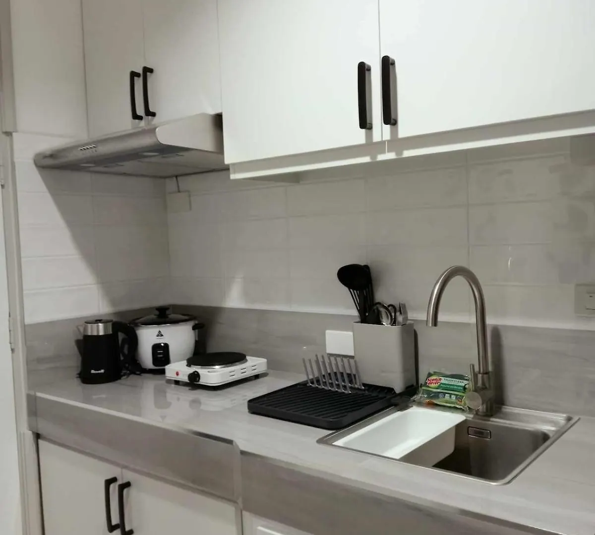 Apartment Downtown Makati Malls And Bars At Your Doorsteps Manila